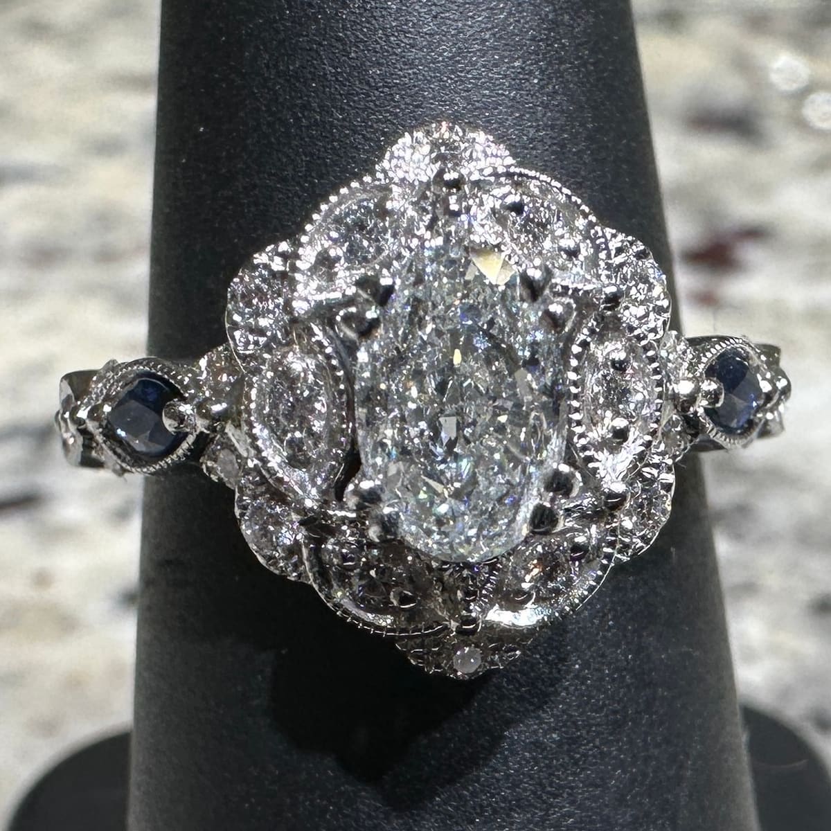 Diamond Ring Oval 1.00ct VVS1-E GIA CERTIFIED, engagement ring