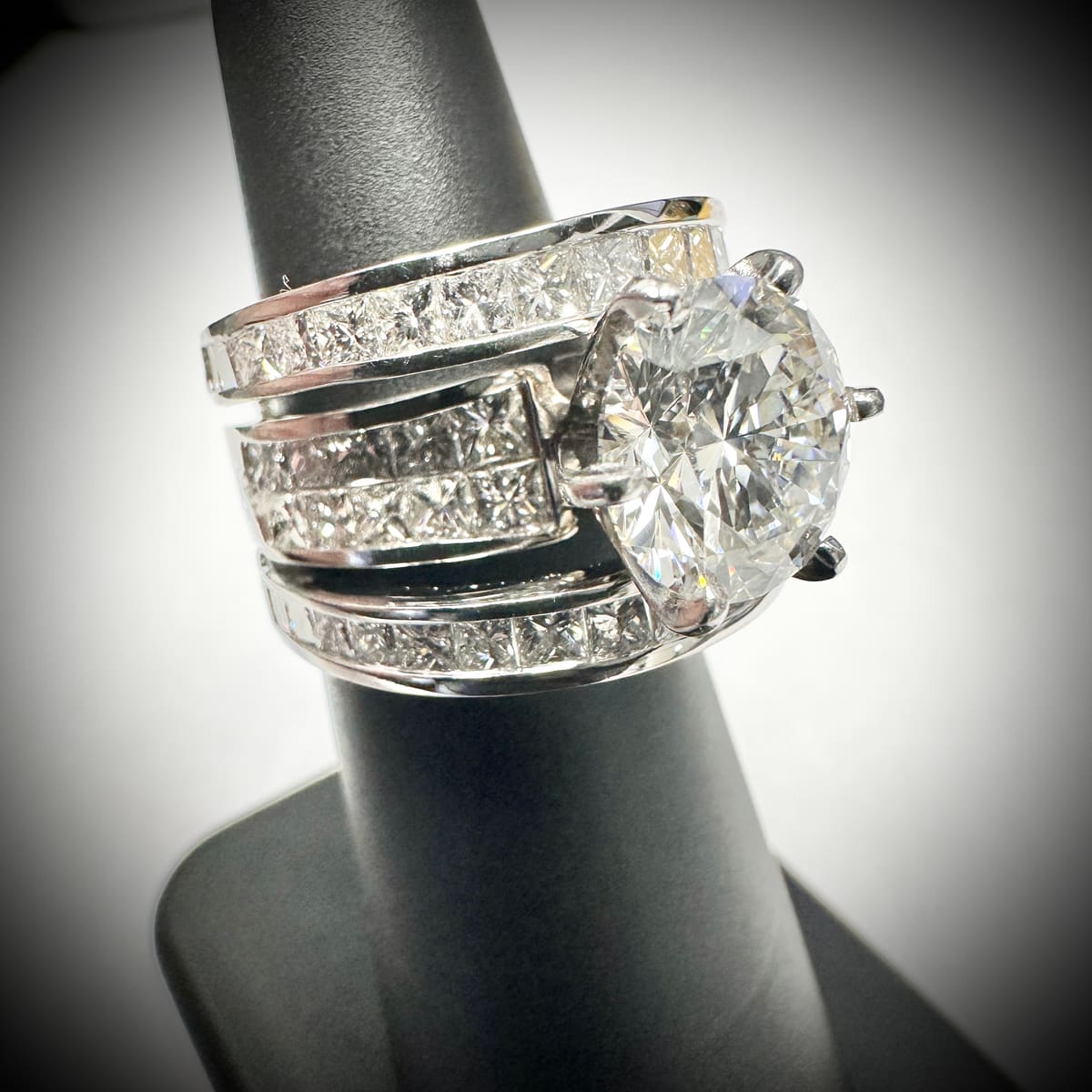 Custom GIA Certified Diamond Wedding set, engagement ring, second view